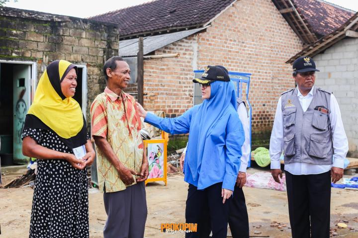 Bupati Pesawaran Tinjau Lokasi Terdampak Puting Beliung di Kecamatan Tegineneng